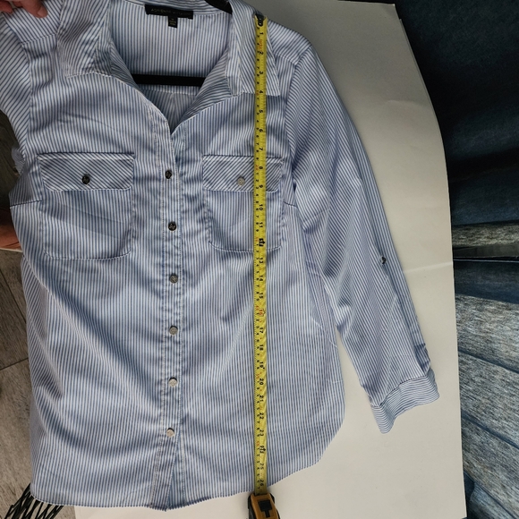 Adrianne Vittadini blue and white striped blouse sz M versatile and lightweight - Picture 5 of 7